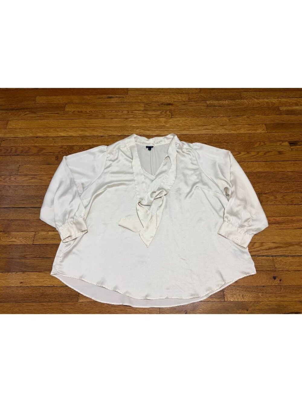 Torrid Womens Blouse Plus Size 4X Ivory Polyester Satin V-Neck Relaxed Tunic